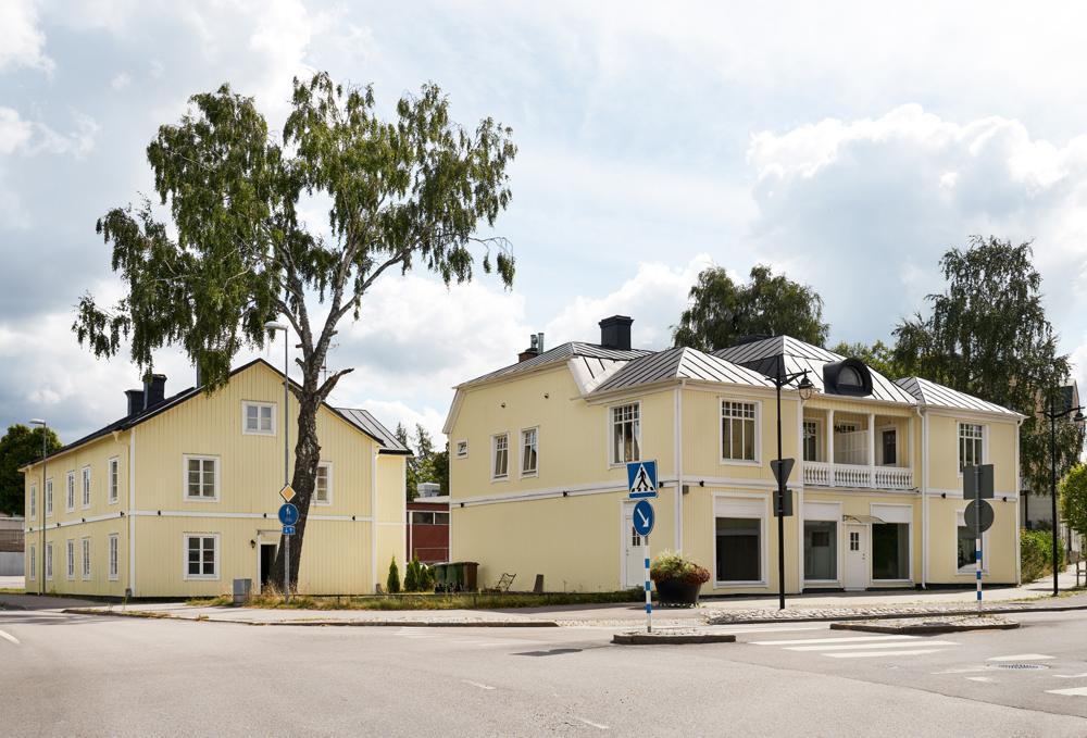 Fastigheten sedd från gatan i Kungsör